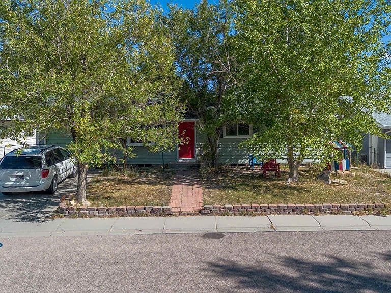 433 Holmes St photo 1