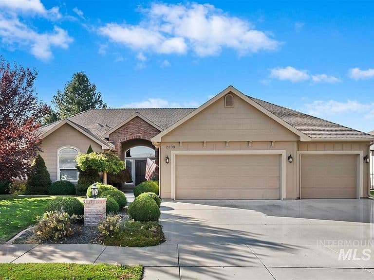 2899 N Silverleaf Way photo 1