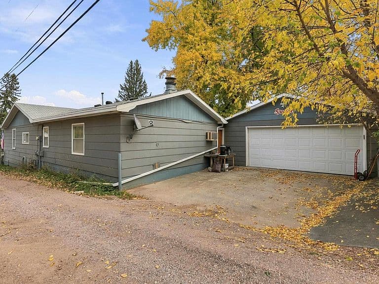 720 Douglas St photo 5
