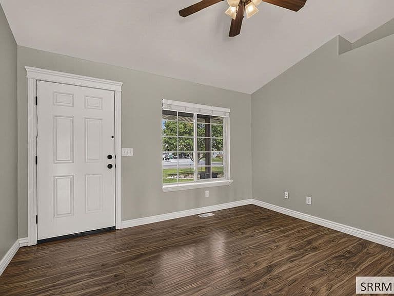 2068 N Edmiston Dr photo 5