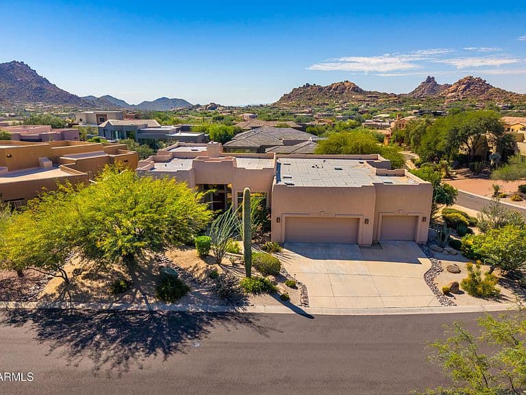 10877 E DALE Lane photo 1