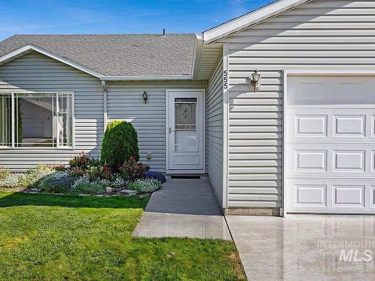 555 Hunter Ave photo 3