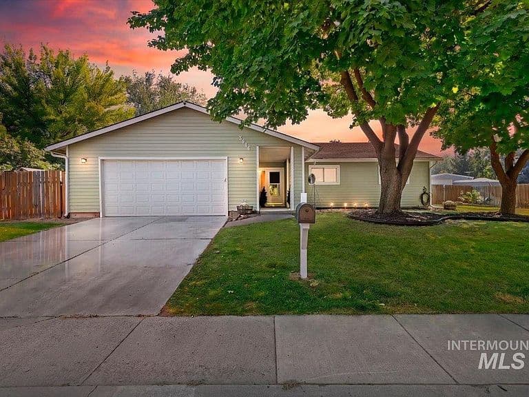 3916 S Genesee Dr photo 1