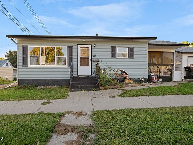 311 9th Ave W photo 1