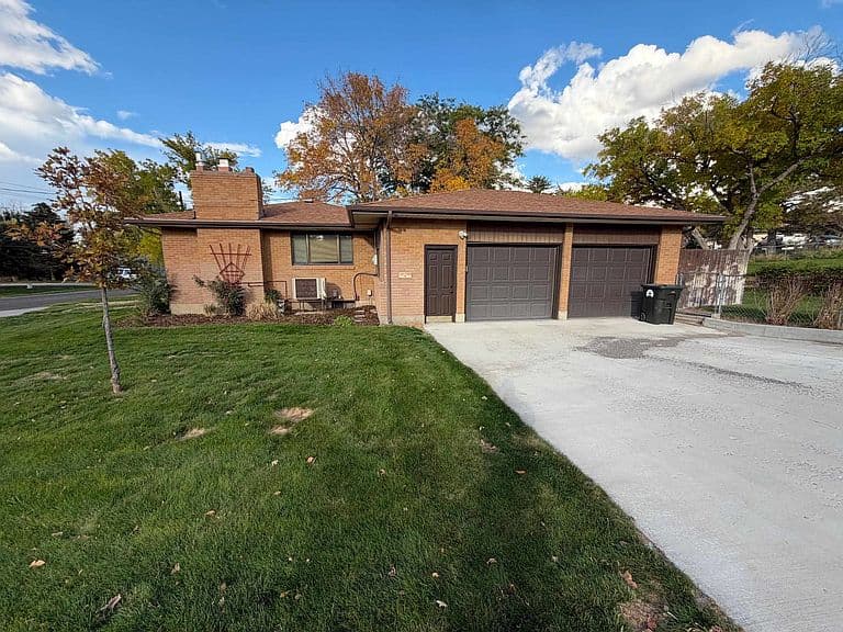1659 Monte Vista Dr photo 2
