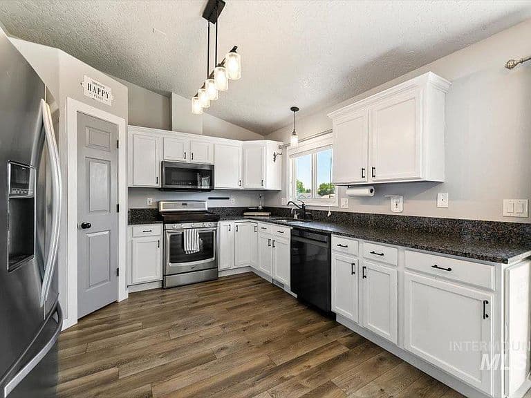 3309 Robinhood Loop photo 1