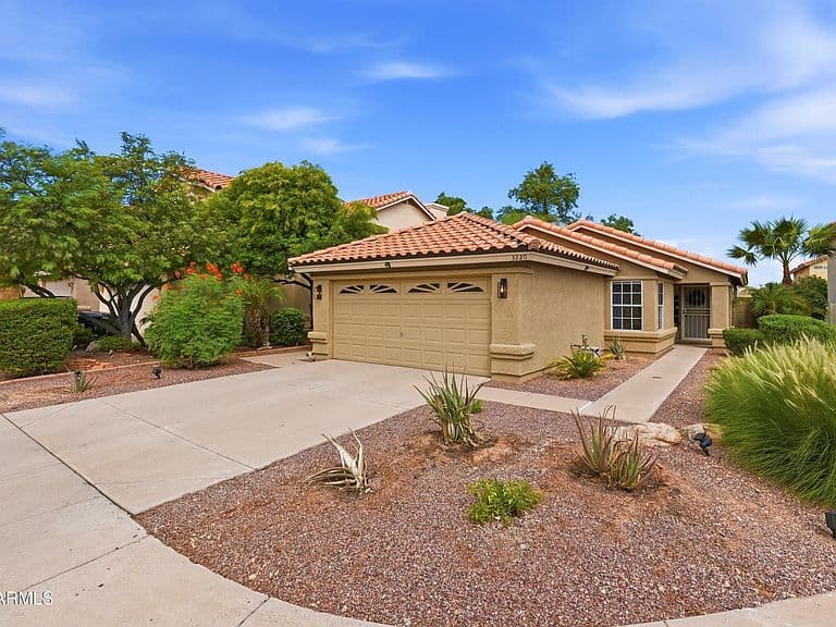 3220 E SIERRA Street photo 1