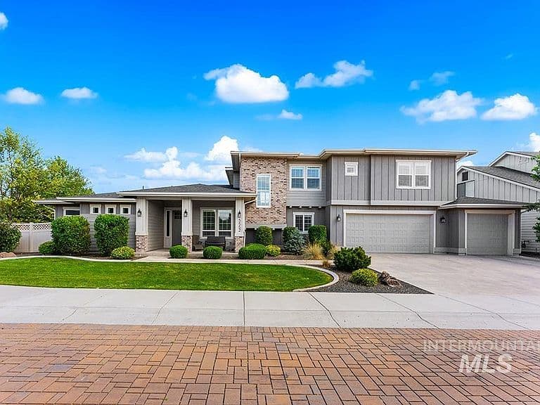 5552 N Asissi Ave photo 4