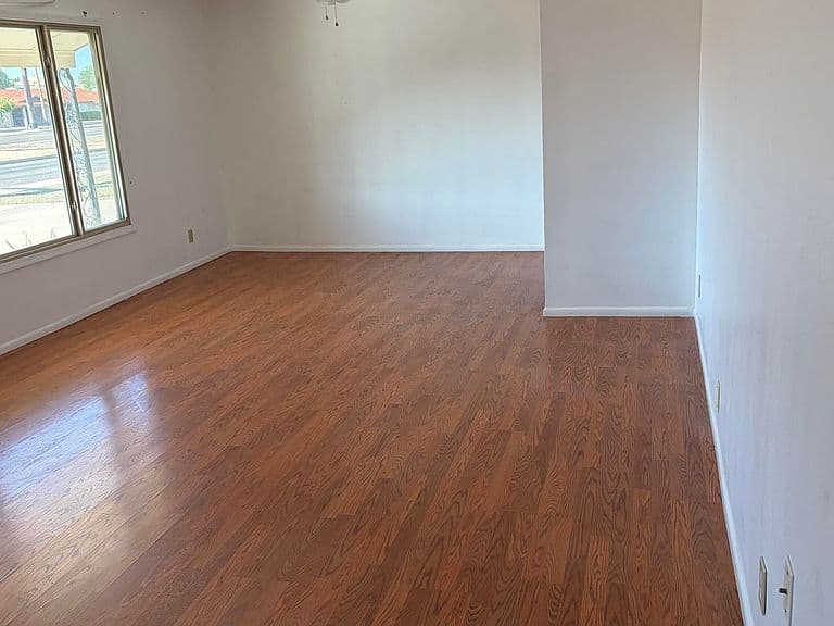 5708 E UNIVERSITY Drive photo 2