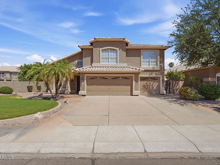 4658 E KELLY Drive photo 2