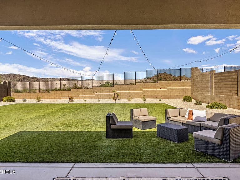1838 E VILLA LINDA Drive photo 2