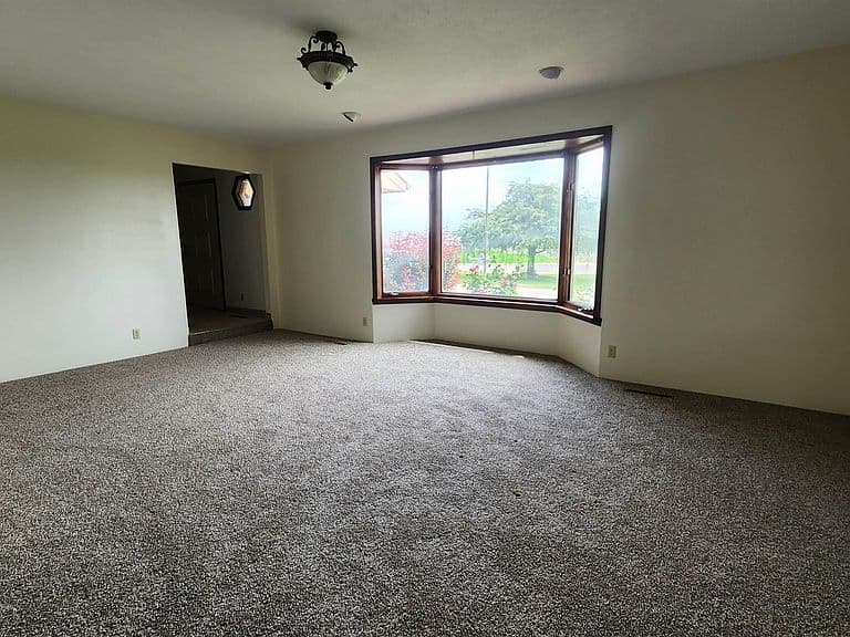 288 S 123 W photo 3