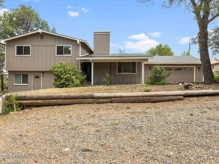 407 Arena Dr photo 2
