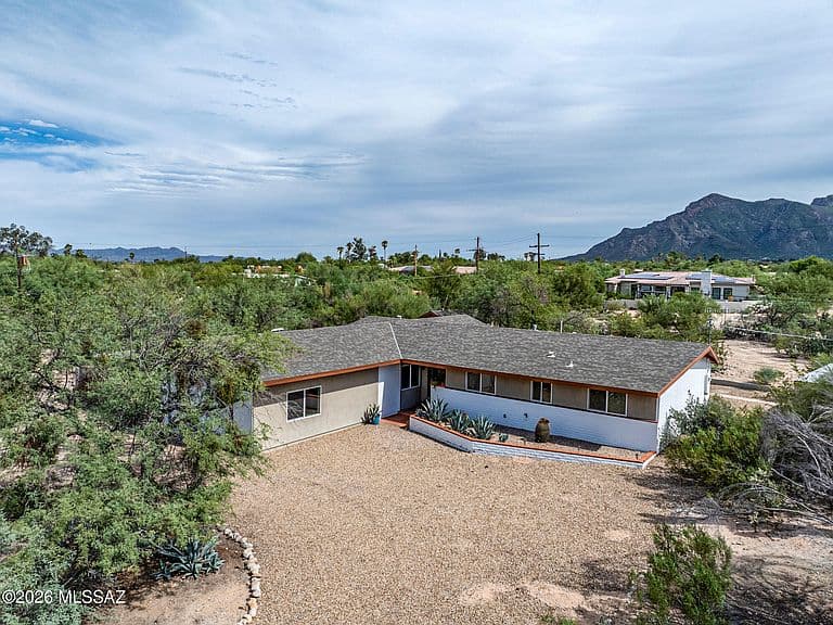 1010 W San Miguel Cir photo 2
