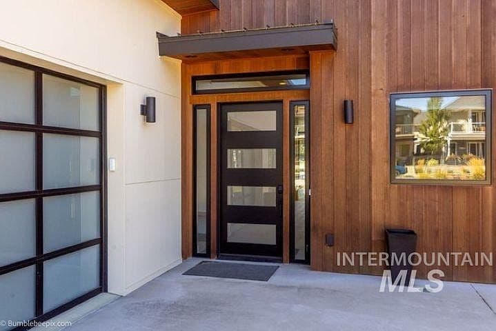 1702 W Bellerive Ln photo 3