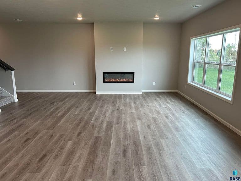 237 W Thelma Ave photo 2