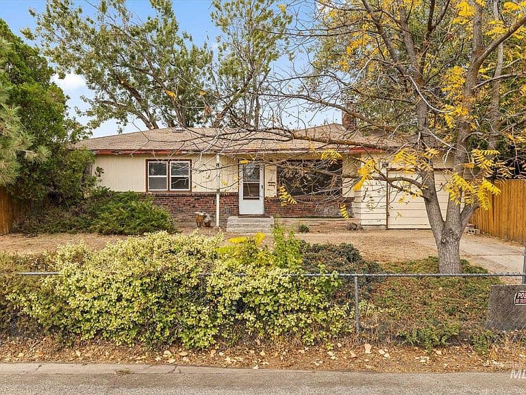 7609 W Cambridge Dr photo 1
