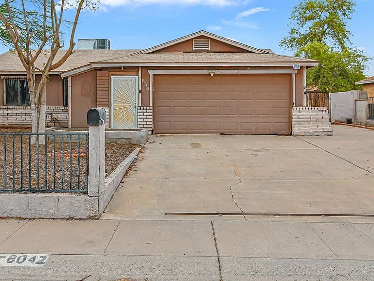 8042 W ELM Street photo 3