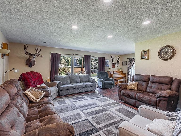 448 W Bird Ave photo 3