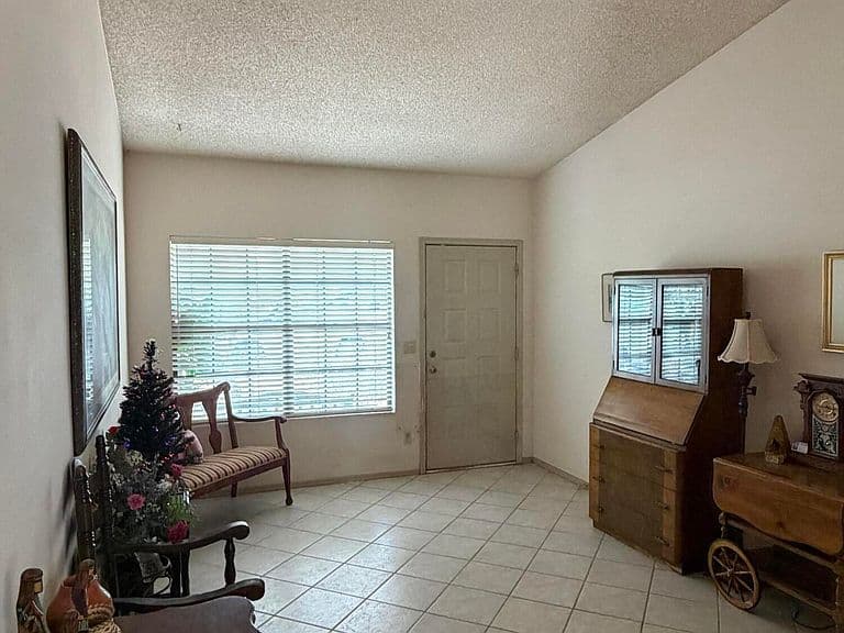 6439 E GRANDVIEW Drive photo 2