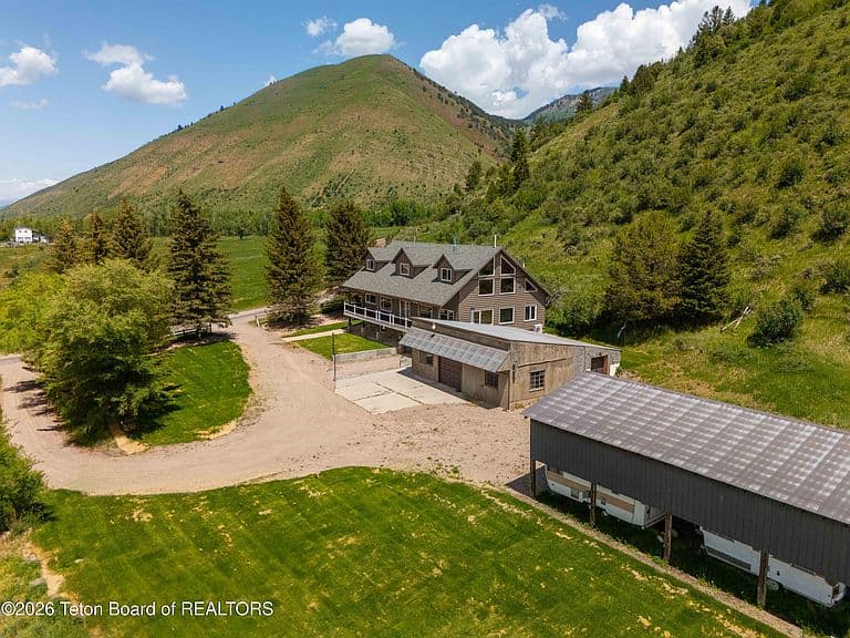 2840 E Dry Creek Rd photo 2