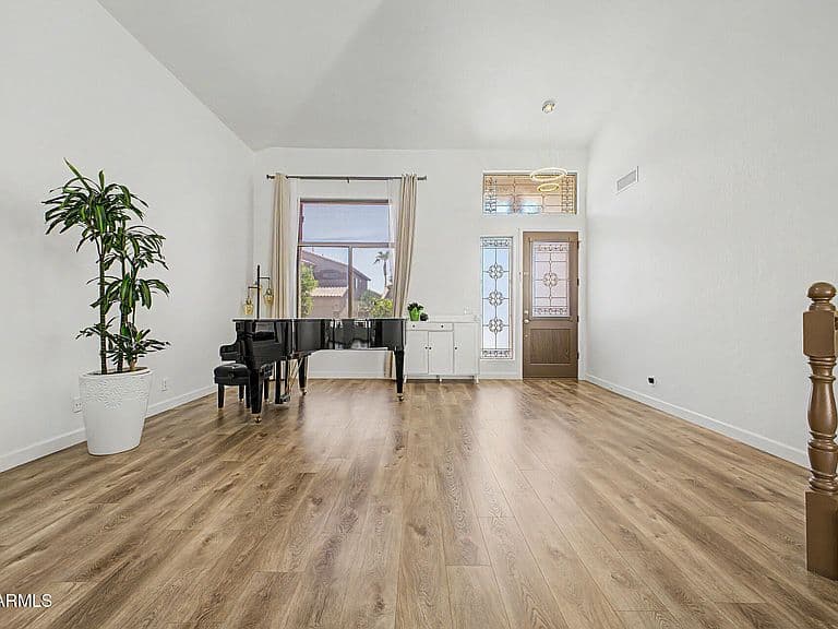 732 W INDIGO Drive photo 5