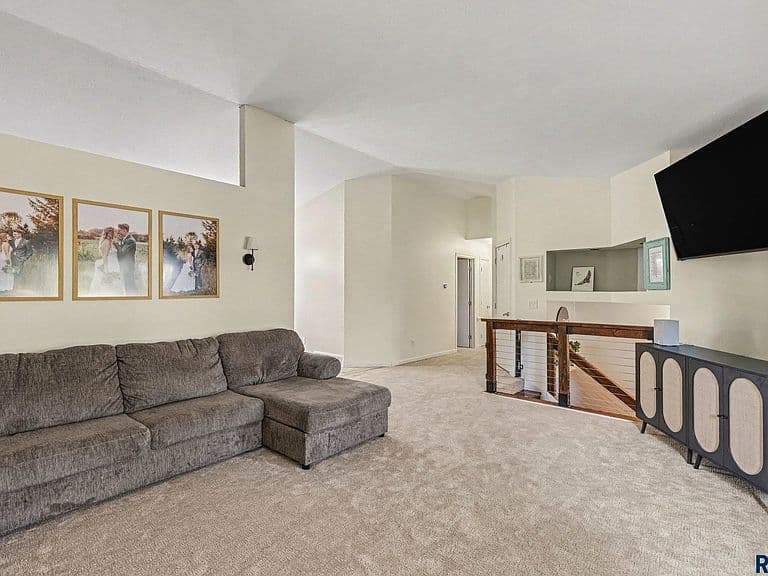 700 N Zelmer Dr photo 3
