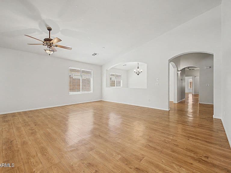 1362 E ANGELINE Avenue photo 5