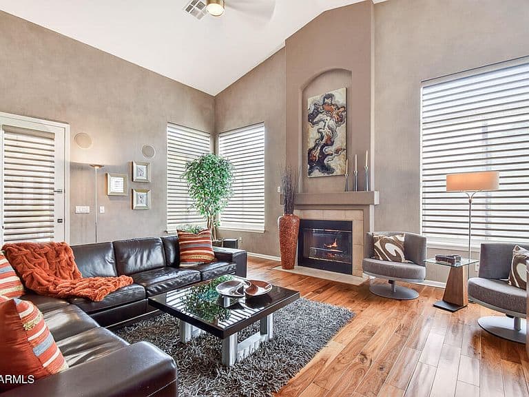 1047 W ARMSTRONG Way photo 5
