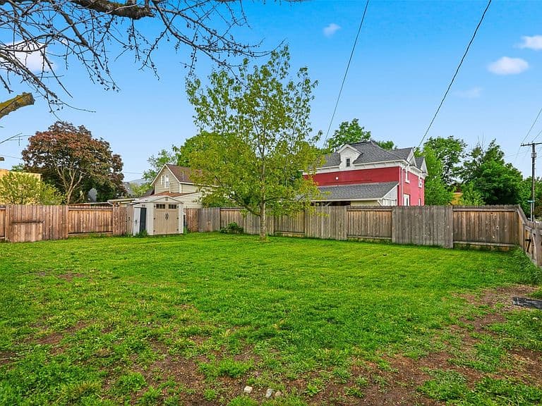 1112 Shakespeare St photo 4