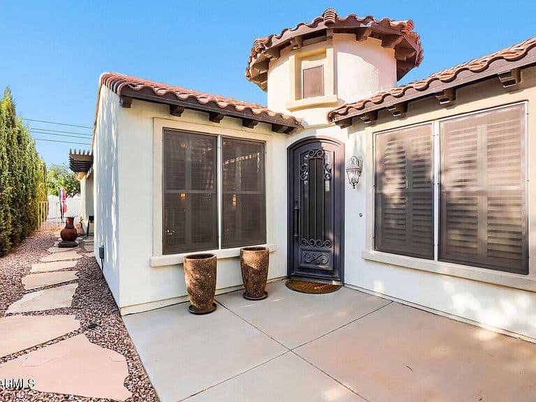2178 E WISTERIA Drive photo 4