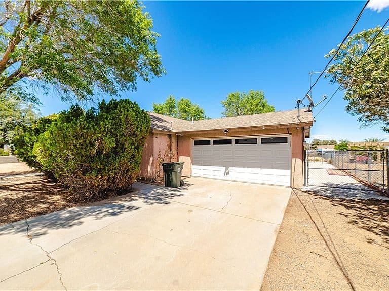 4764 Steinke Dr photo 5