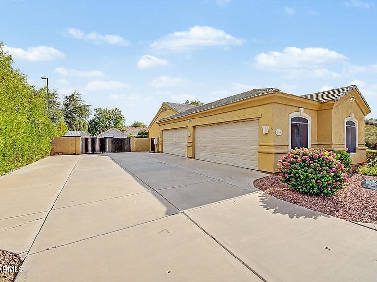 2089 E PARK Avenue photo 3