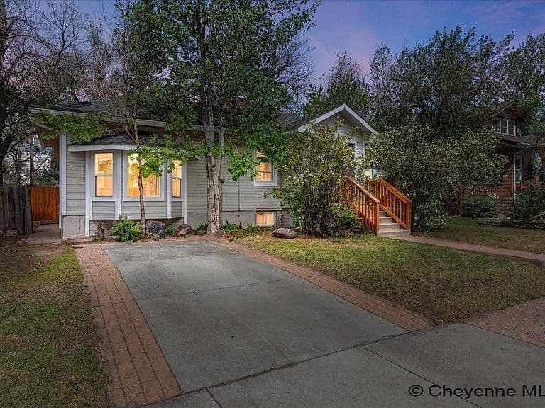 3046 Dillon Ave photo 1