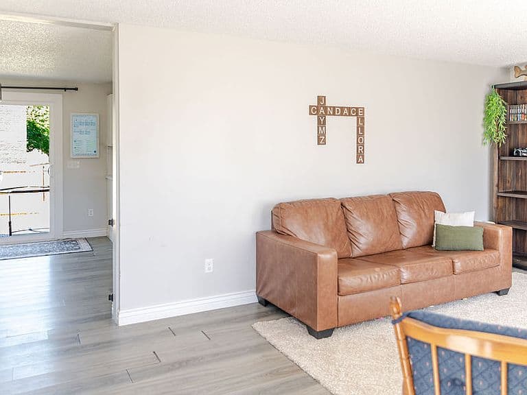 352 Phyllis Cir E photo 4