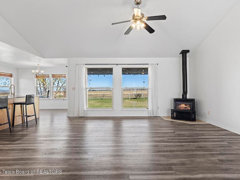 1122 Canoe Loop photo 4