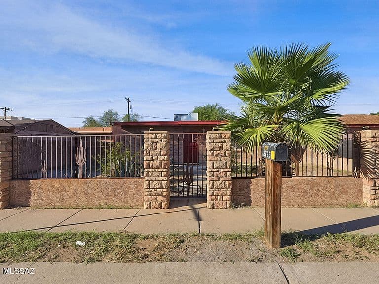 3725 E Shepherd Pl photo 1