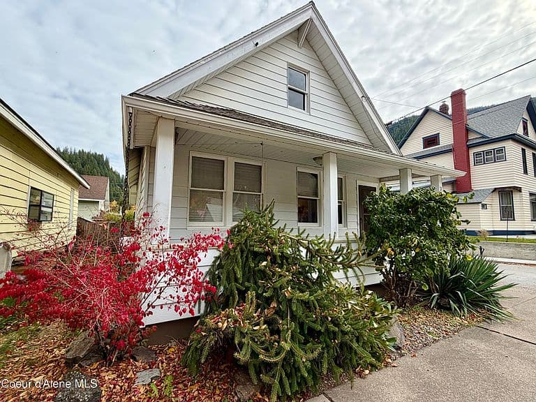 307 3rd St photo 4