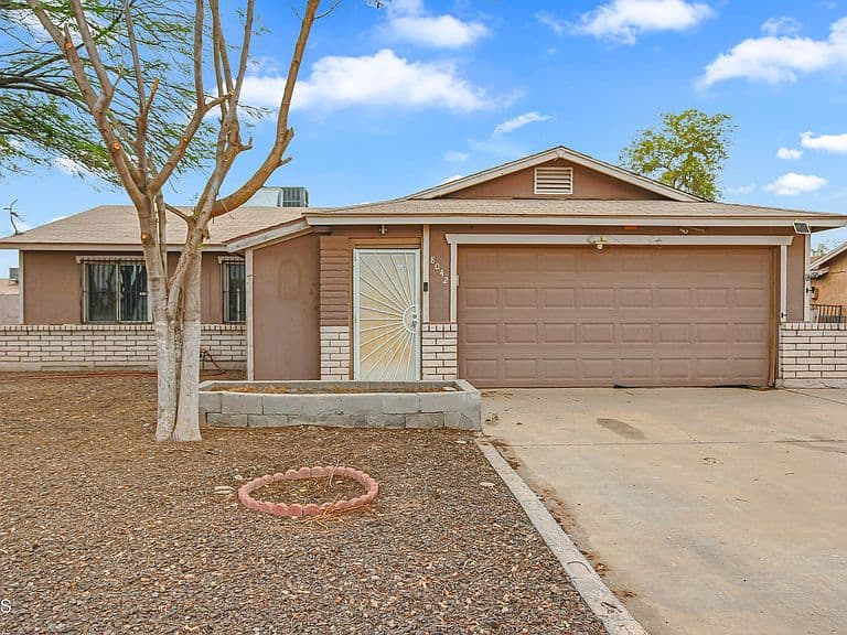 8042 W ELM Street photo 1