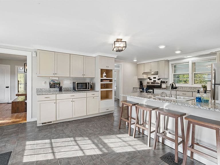 279 River Road photo 4