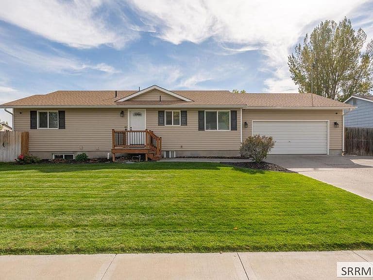 2305 Louise Ln photo 1