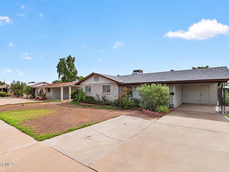 1833 E BOISE Street photo 1