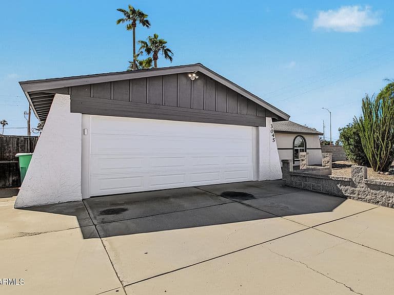 3045 W LIBBY Street photo 3