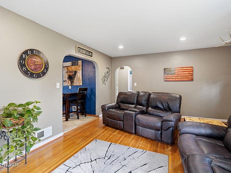 610 12th St NW photo 4