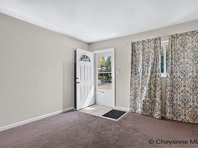 110 Ahrens Ave photo 4