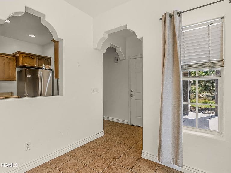 607 W Martys Way photo 3