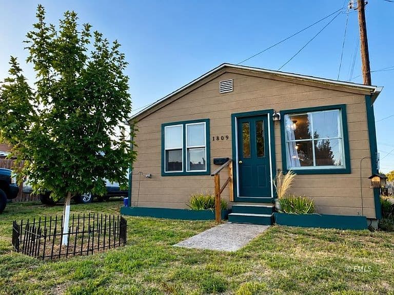 1809 Ivy St photo 1