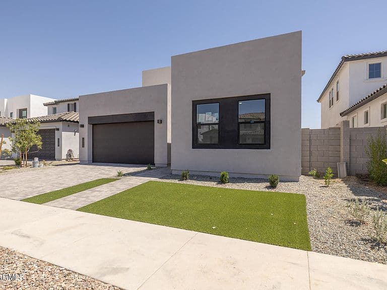 10245 E UNITY Avenue photo 3