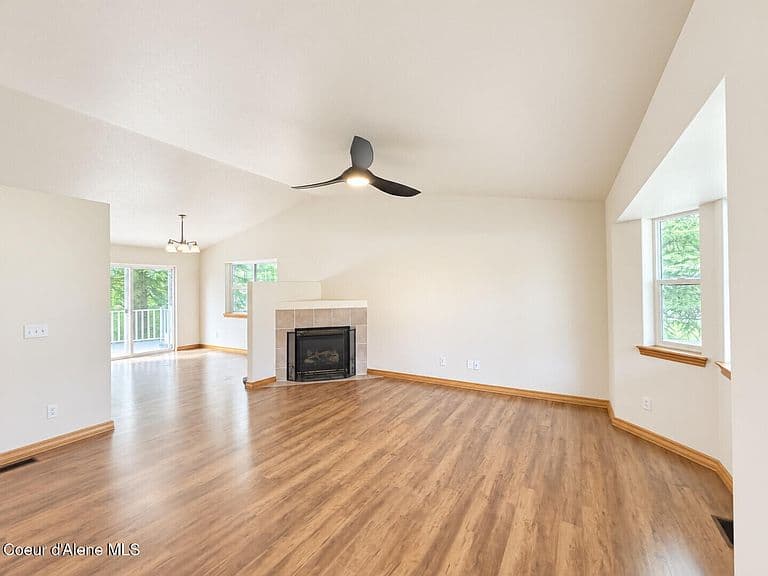 1718 Northshore Dr photo 3
