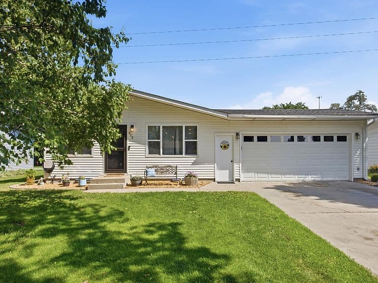 428 Brook Ave photo 2
